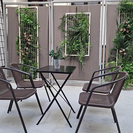 Monastiraki-Psiri, Old Town, 3-Bdr Apt, Sleep 6-10P, Spacious Court Yard Athen Exterior foto