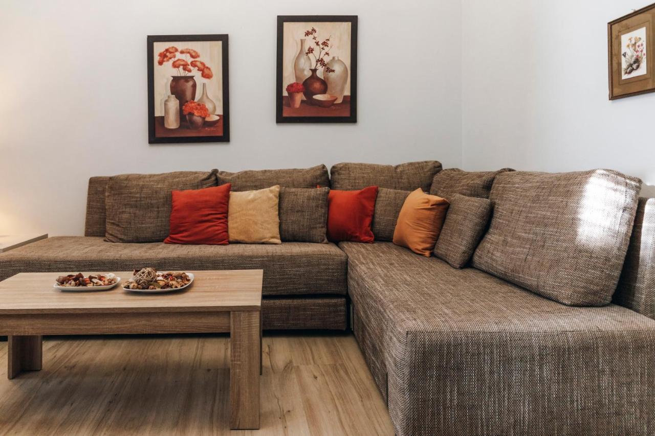 Monastiraki-Psiri, Old Town, 3-Bdr Apt, Sleep 6-10P, Spacious Court Yard Athen Exterior foto