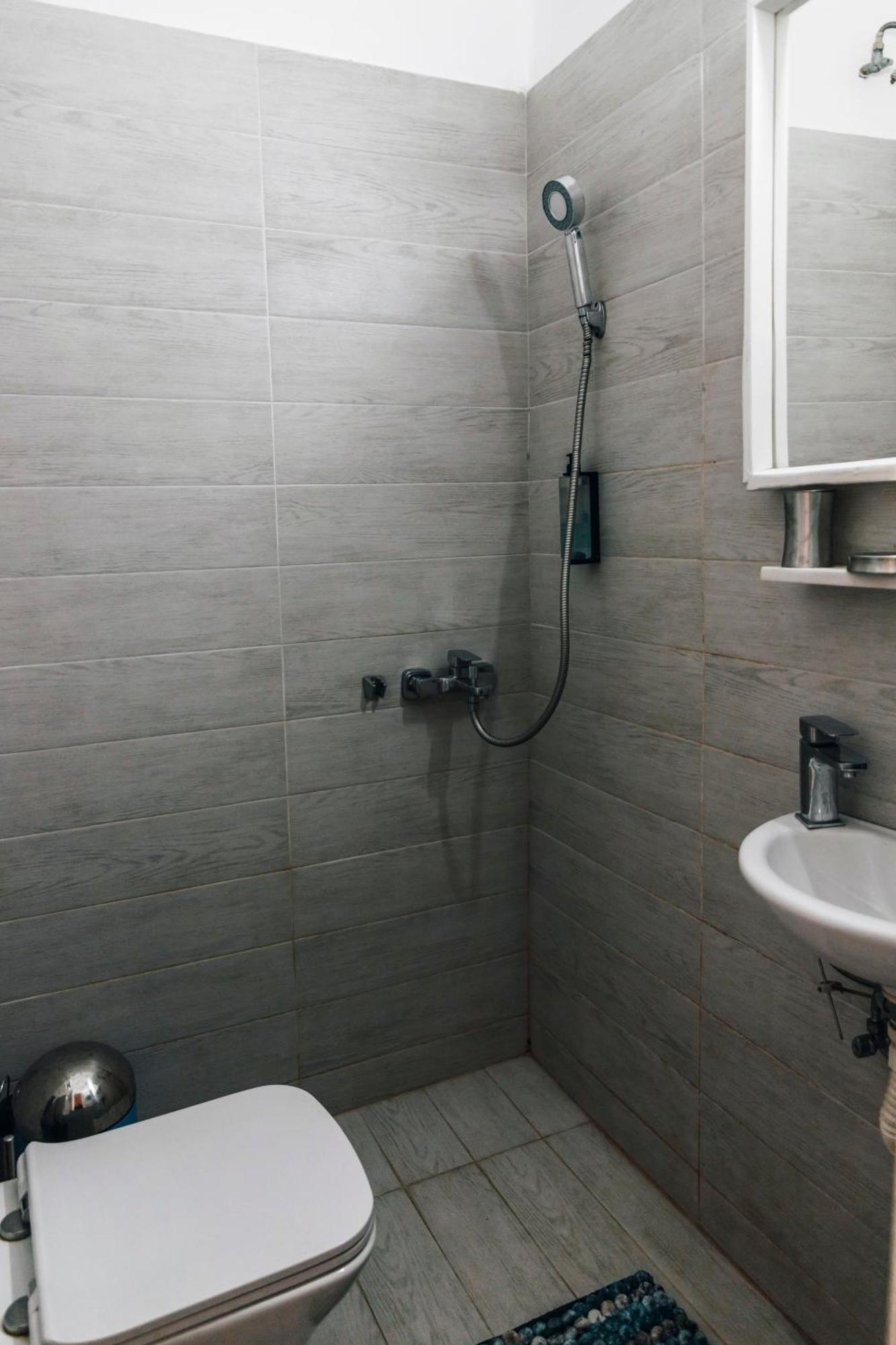 Monastiraki-Psiri, Old Town, 3-Bdr Apt, Sleep 6-10P, Spacious Court Yard Athen Exterior foto