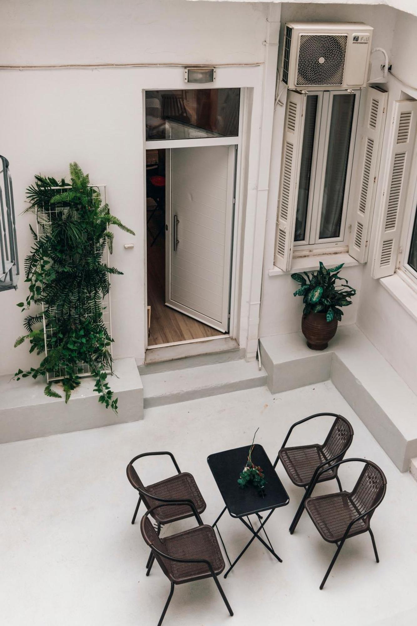 Monastiraki-Psiri, Old Town, 3-Bdr Apt, Sleep 6-10P, Spacious Court Yard Athen Exterior foto