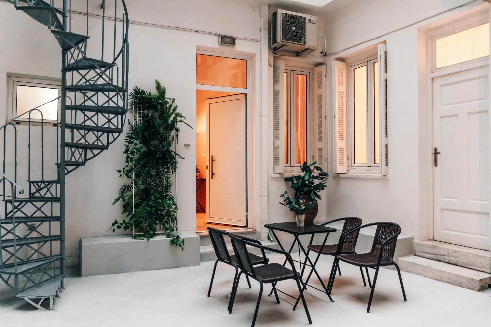 Monastiraki-Psiri, Old Town, 3-Bdr Apt, Sleep 6-10P, Spacious Court Yard Athen Exterior foto